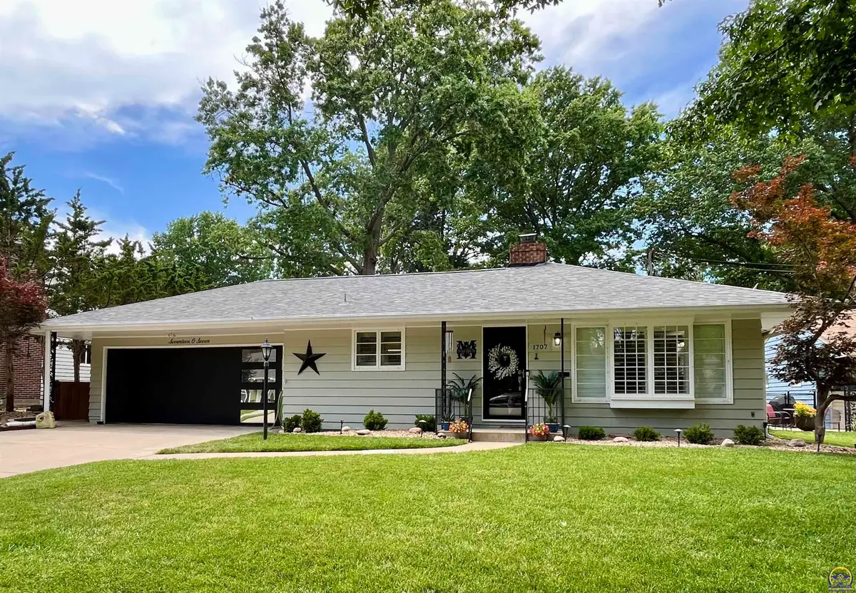 1707 SW Pembroke Ln, Topeka, KS 66604 - #1