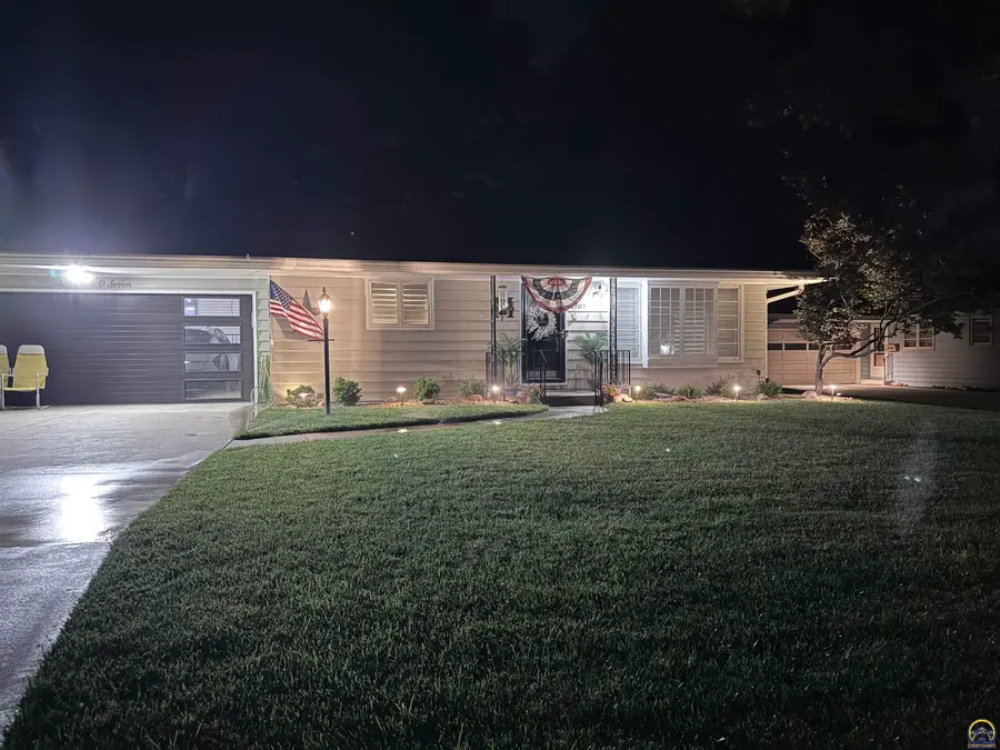 1707 SW Pembroke Ln, Topeka, KS 66604 - #2