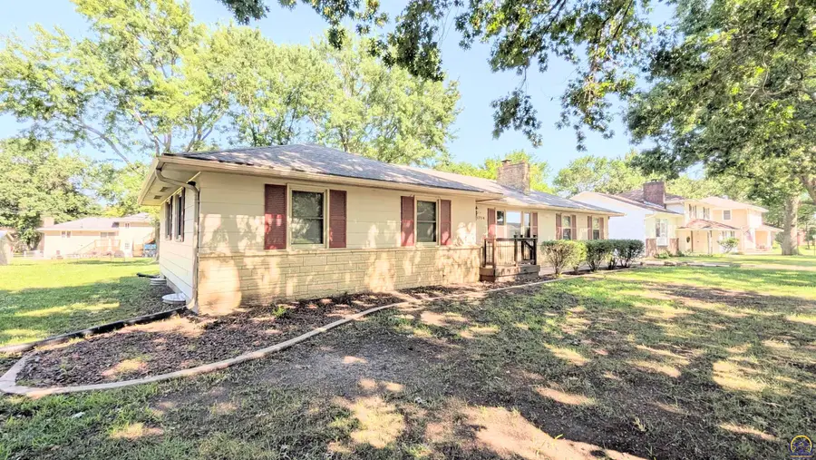 1714 Luther St, Emporia, KS 66801 - #2