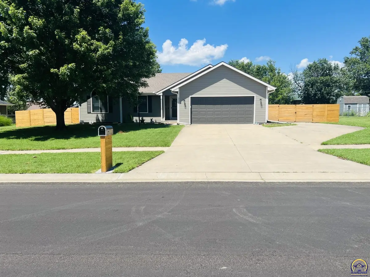 3528 SE 24th Ter, Topeka, KS 66605 - #1