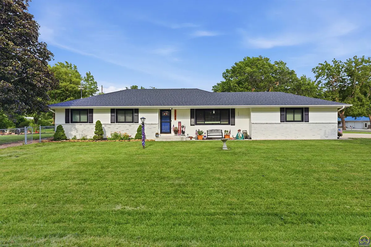 2744 SE Faxon Dr, Topeka, KS 66605 - #1
