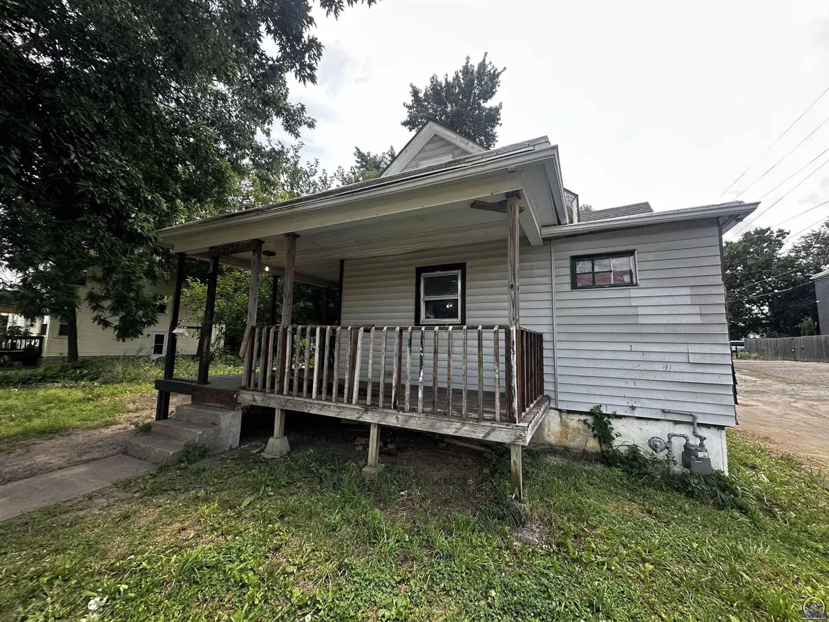 313 SW 13th St, Topeka, KS 66612 - #1