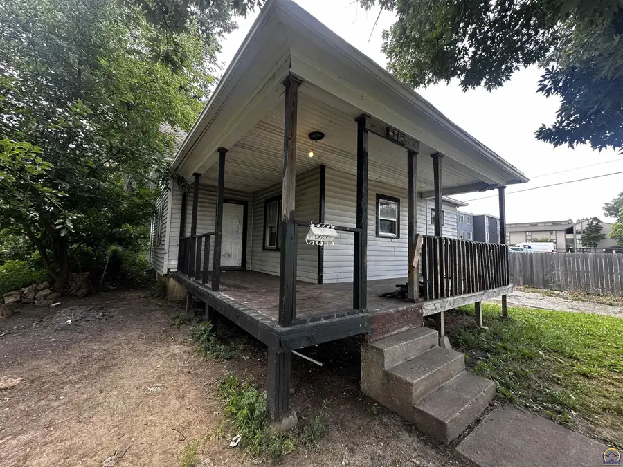 313 SW 13th St, Topeka, KS 66612 - #2