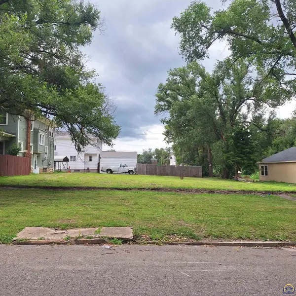 1244 SW Polk St, Topeka, KS 66612