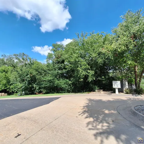 Lot 0 SW Cottonwood Cir, Topeka, KS 66614