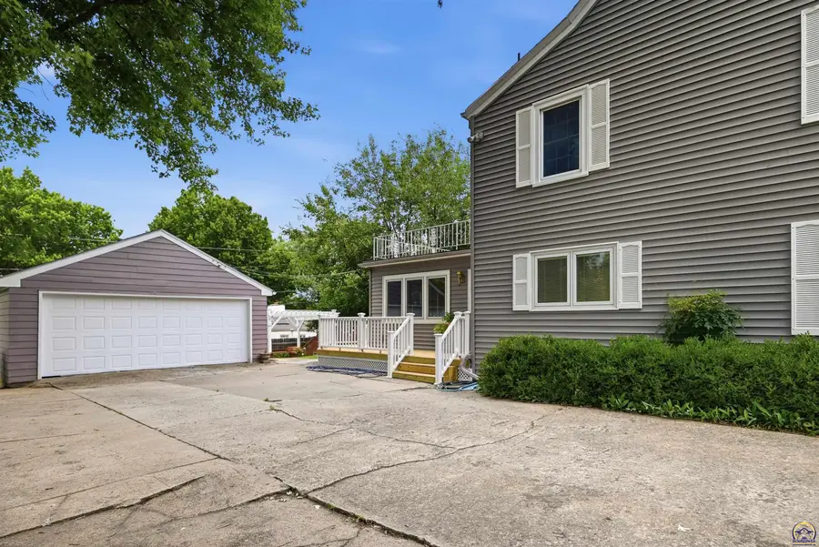 3536 SW Avalon Ln, Topeka, KS 66604 - #3