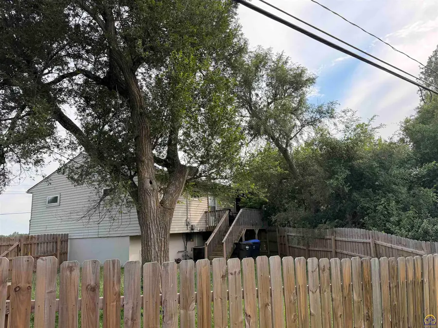 942 SE 37th St, Topeka, KS 66605 - #2