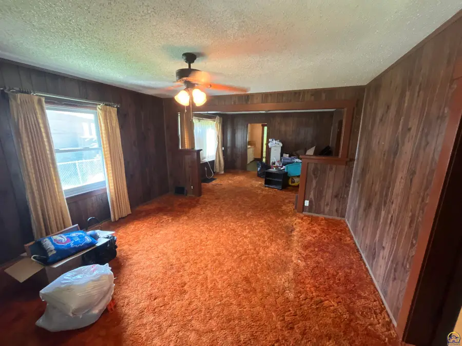 225 SE Lime St, Topeka, KS 66607 - #2