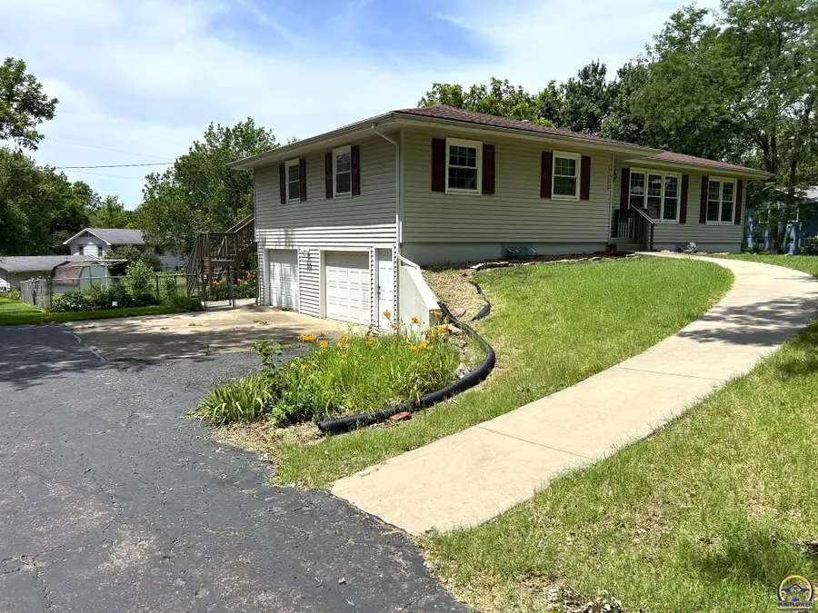 4425 NW Lookout Ct, Topeka, KS 66618 - #2
