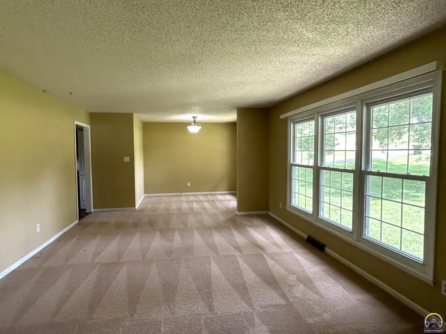 4425 NW Lookout Ct, Topeka, KS 66618 - #3