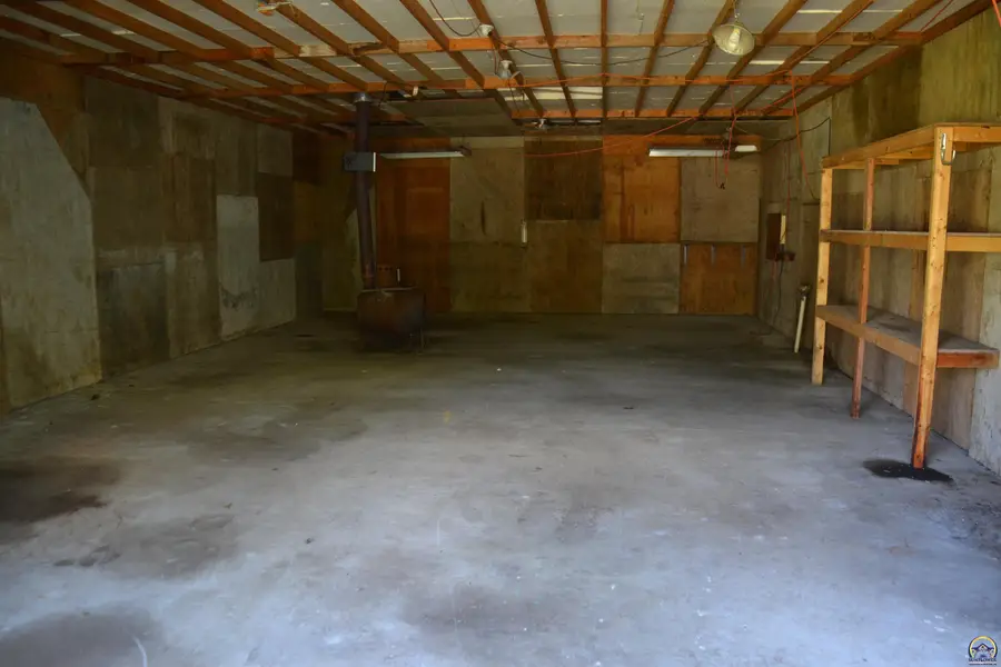 734 S 9th St, Osage City, KS 66523-9999 - #3