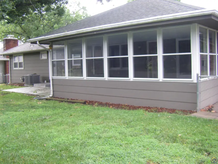 5600 SW 25th St, Topeka, KS 66614 - #2