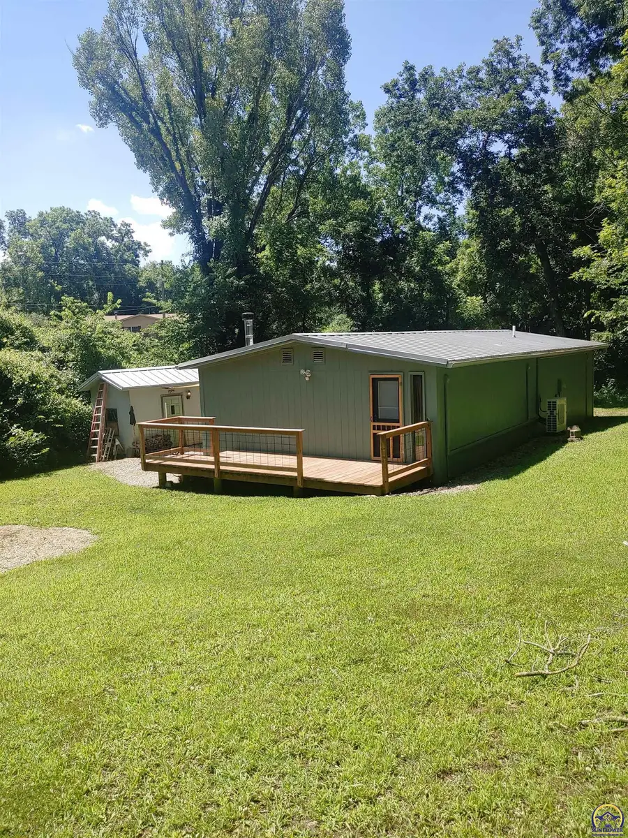 9794 Glenwood Dr, Ozawkie, KS 66070 - #2