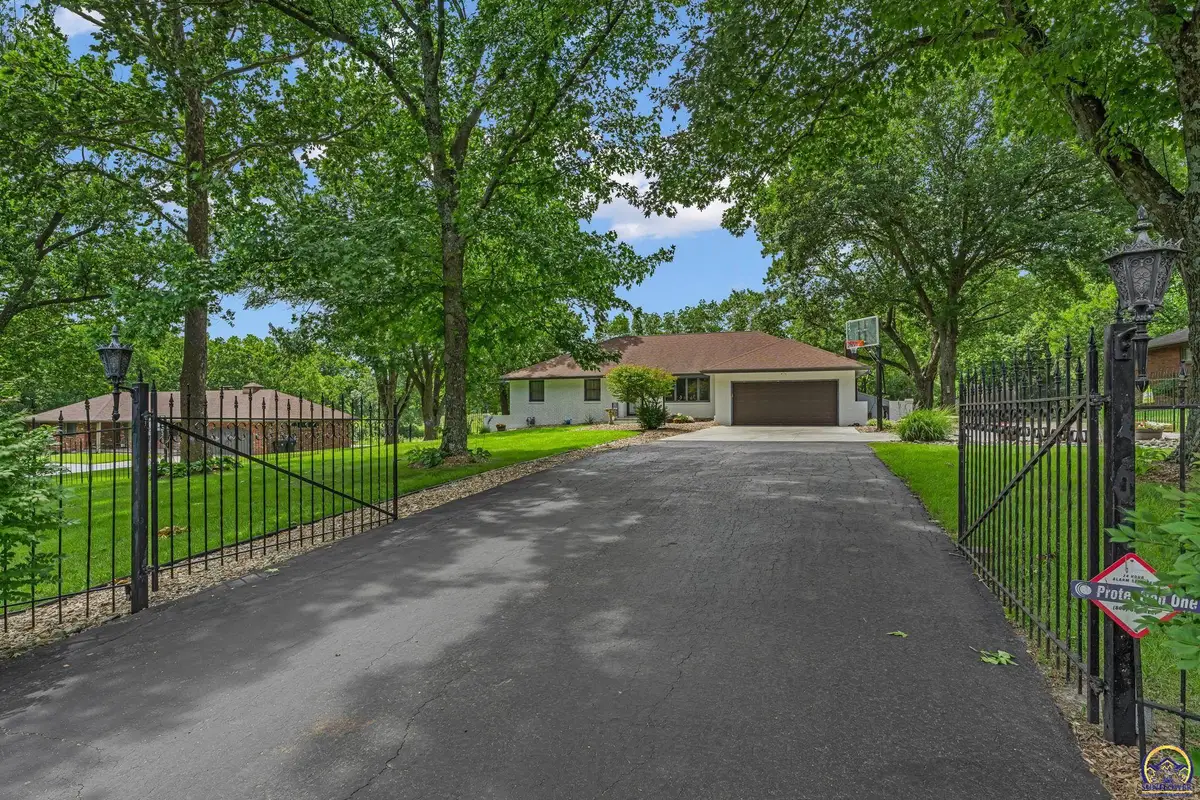 2637 NE 39th St, Topeka, KS 66617 - #1