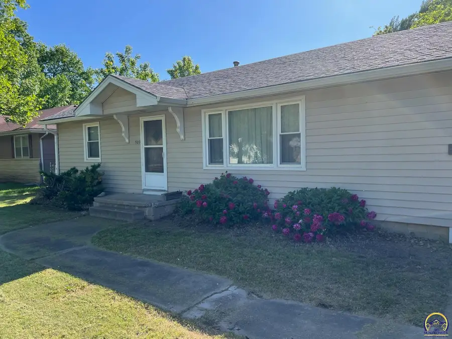 909 Elm St, Emporia, KS 66801 - #3