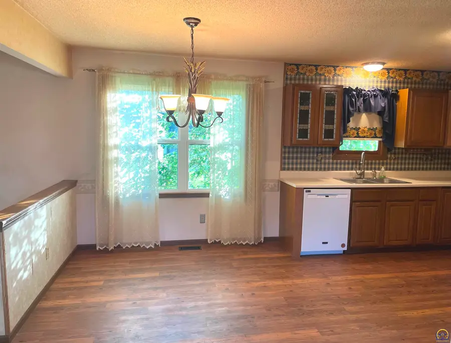 4117 SE Colorado Ave, Topeka, KS 66609 - #3