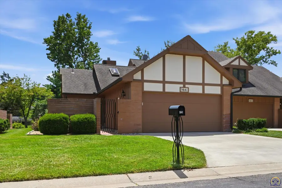 5641 Hawick Ln, Topeka, KS 66614 - #2