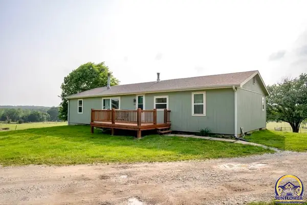 10769 X Rd, Meriden, KS 66512