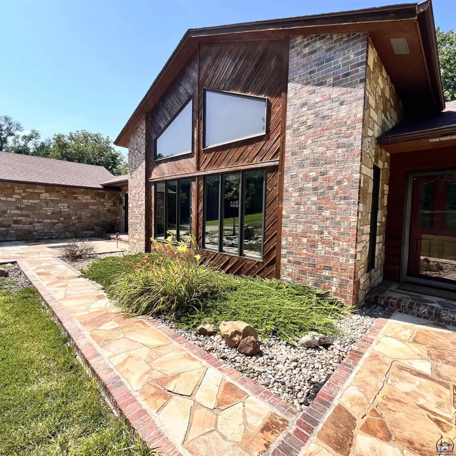 3840 NE Kimbal Rd, Topeka, KS 66617 - #2