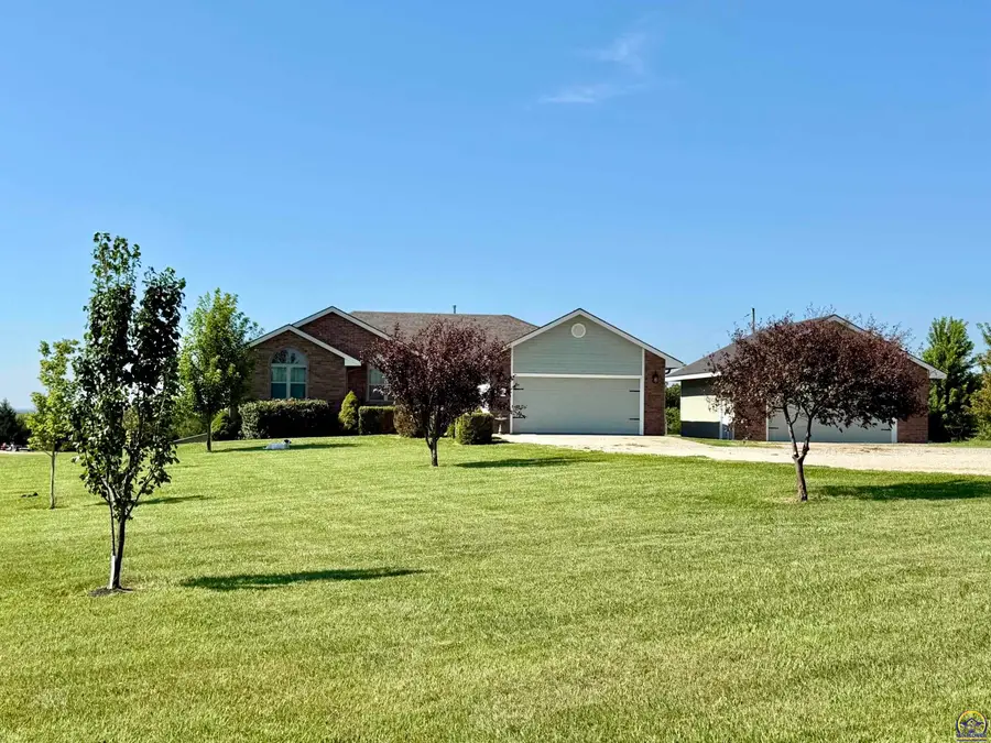 28156 Country Breeze Dr, Saint Marys, KS 66536 - #2