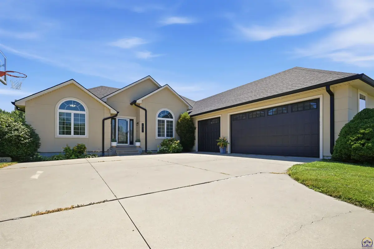 7431 SW Arthurs Rd, Topeka, KS 66610 - #1