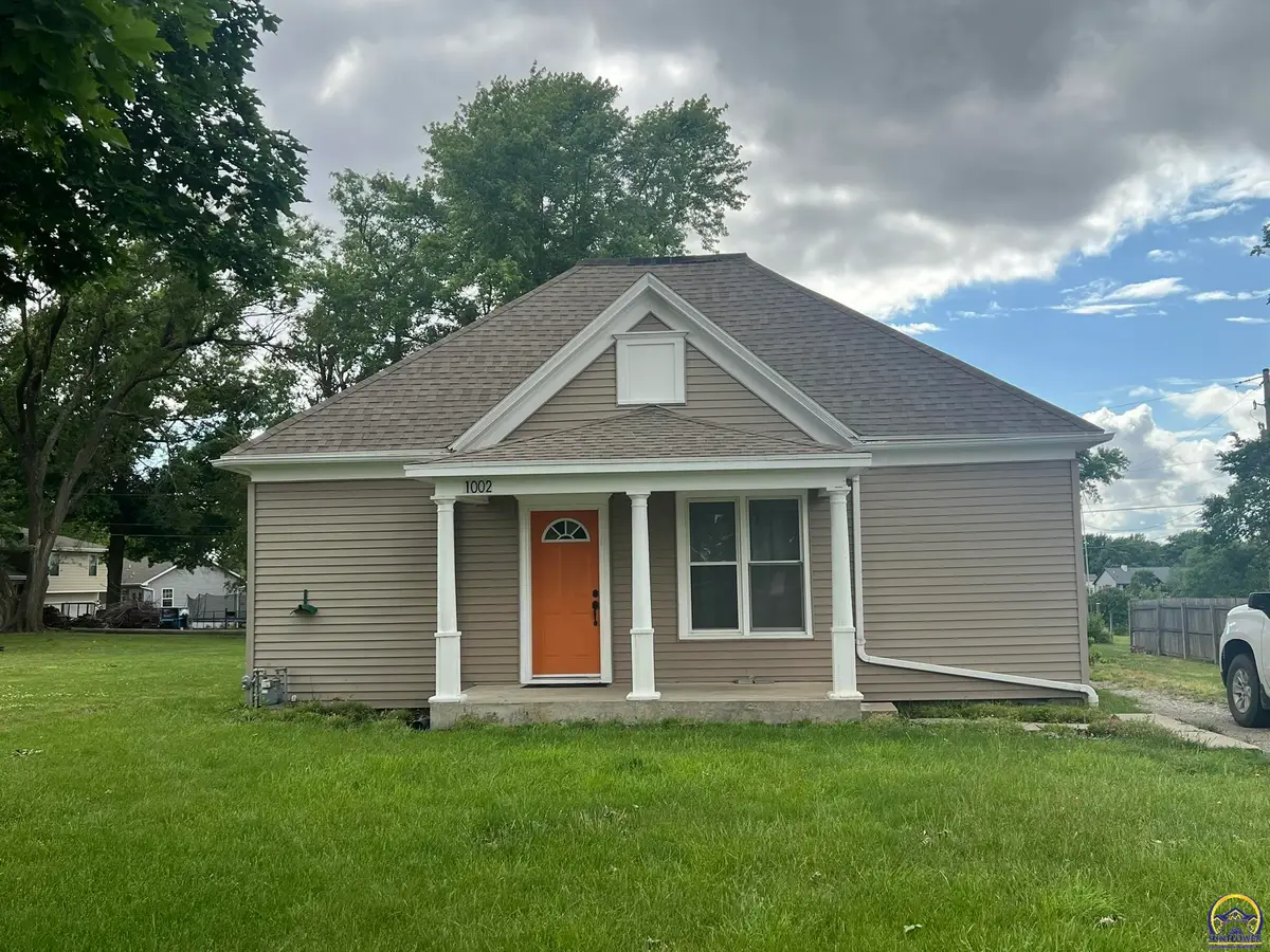 1002 N 1st St, Hiawatha, KS 66434 - #1