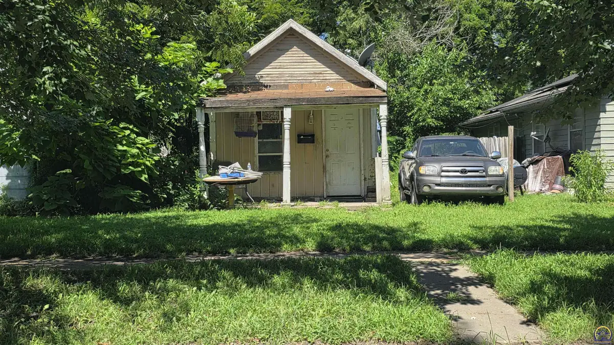 1113 SE Locust St, Topeka, KS 66607 - #1
