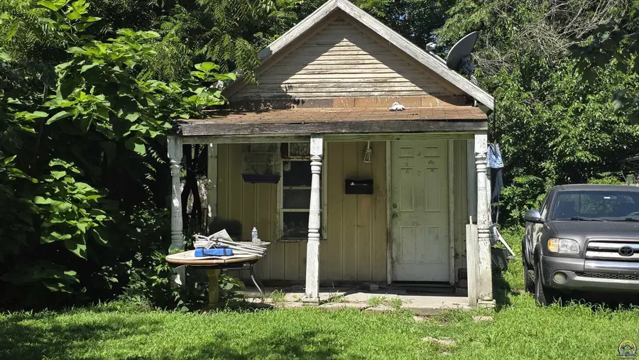 1113 SE Locust St, Topeka, KS 66607 - #2
