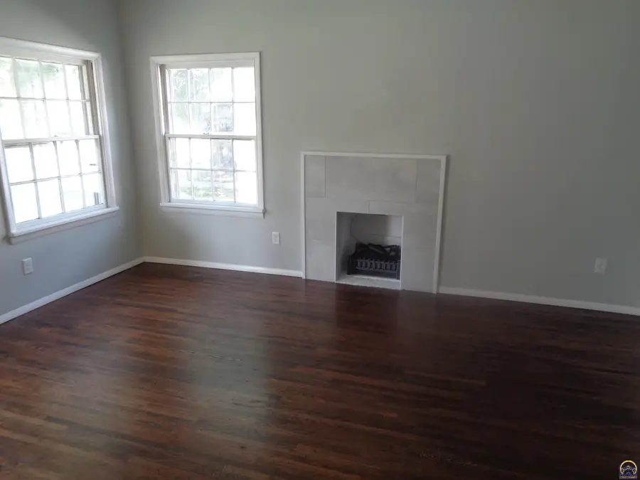 804 E Broadway St, Newton, KS 67114 - #3