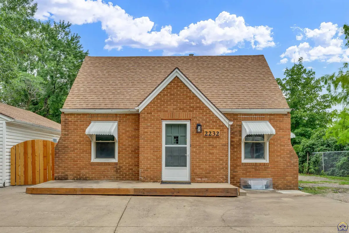 2232 SE Pennsylvania Ave, Topeka, KS 66605 - #1
