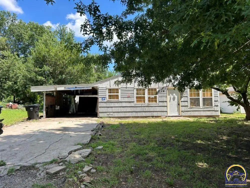 3326 SE Massachusetts Ave, Topeka, KS 66605 - #1