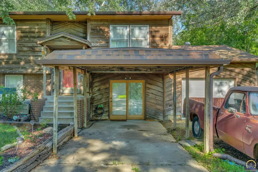 541 N Milton St, Auburn, KS 66402 - #3