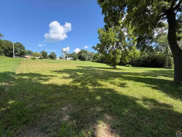 908 Mulberry St, Valley Falls, KS 66088