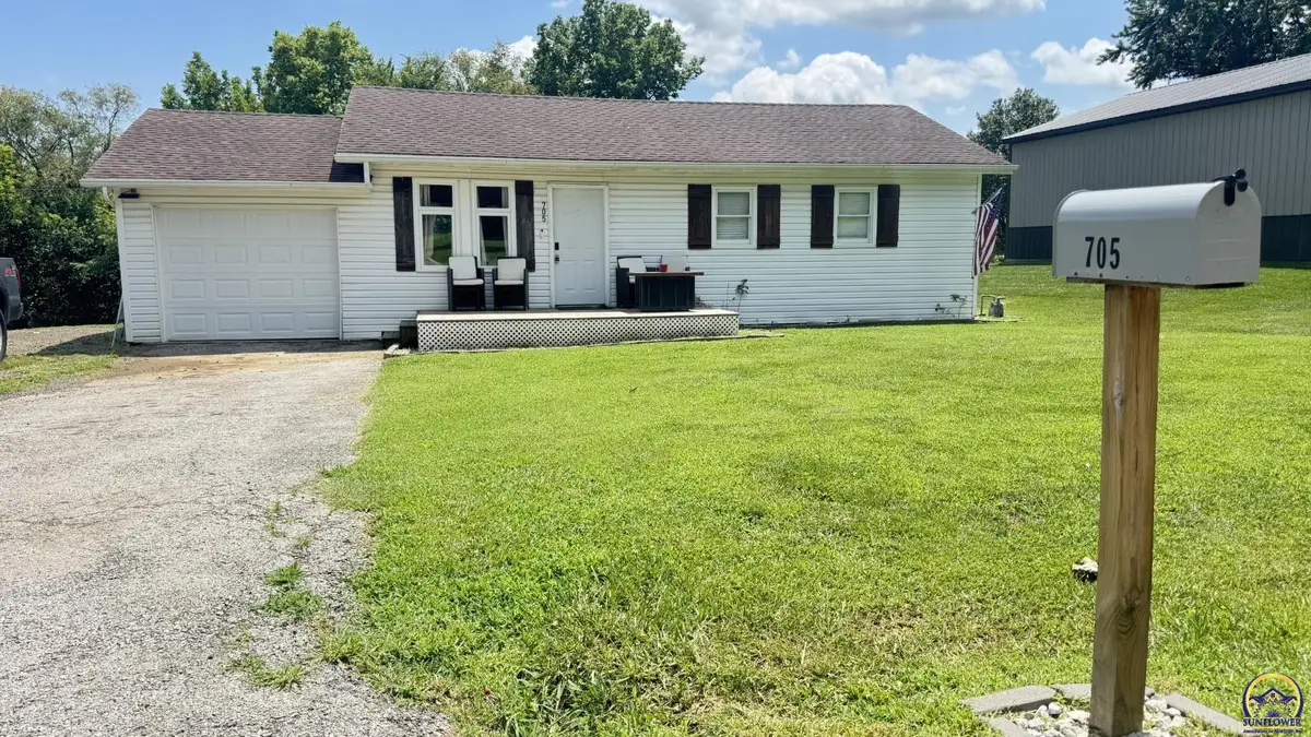 705 Washington St, Oskaloosa, KS 66066 - #1