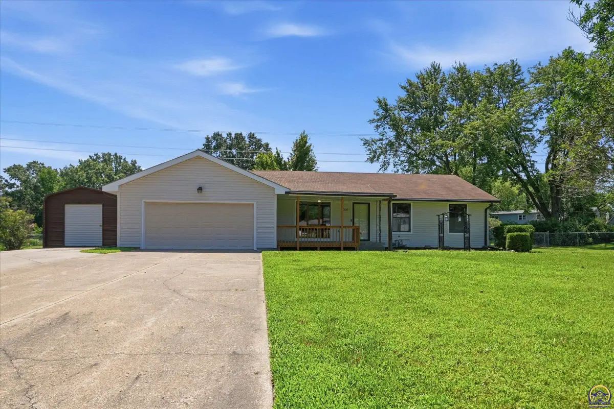 2526 SE Blair Dr, Topeka, KS 66605 - #1