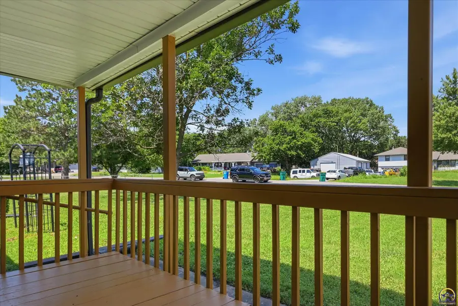 2526 SE Blair Dr, Topeka, KS 66605 - #2
