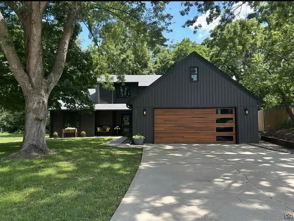 3007 Creekwood Dr, Lawrence, KS 66049