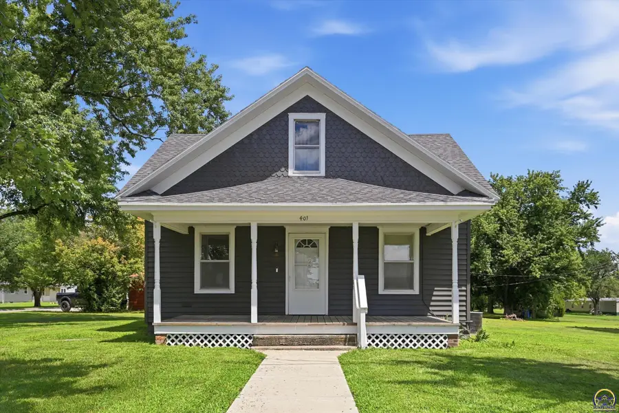 401 1st St, Effingham, KS 66023 - #2