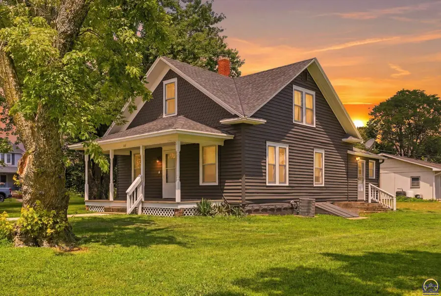 401 1st St, Effingham, KS 66023 - #3