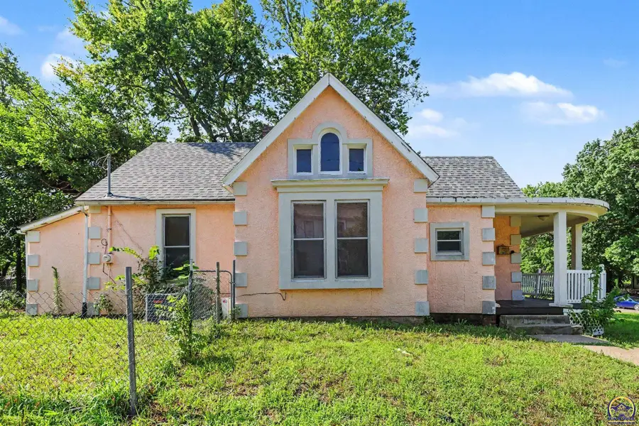 1500 SW Tyler St, Topeka, KS 66612 - #2