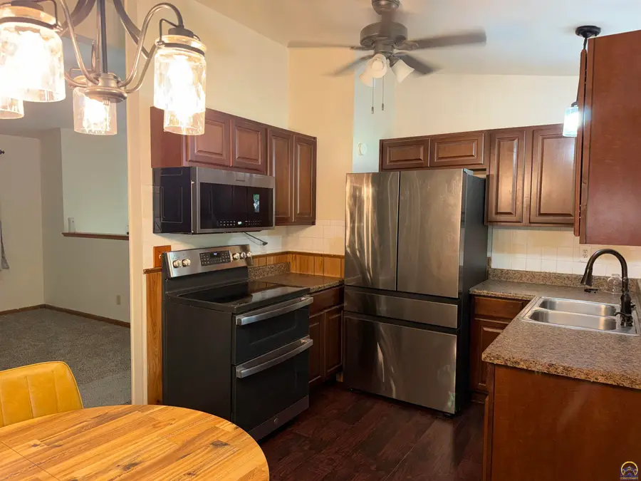 3333 SW Lakeside Dr, Topeka, KS 66614 - #3