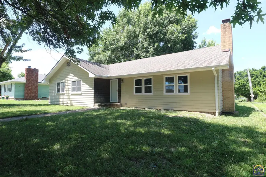 110 S 8th St, Burlington, KS 66839-0000 - #3