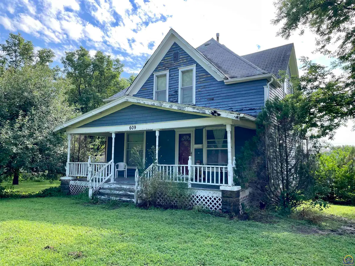 609 Frazier St, Valley Falls, KS 66088 - #1