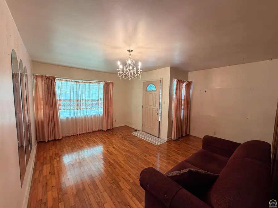 804 NE Arter Ave, Topeka, KS 66616 - #2