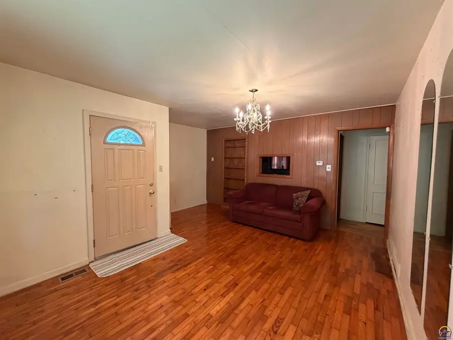 804 NE Arter Ave, Topeka, KS 66616 - #3