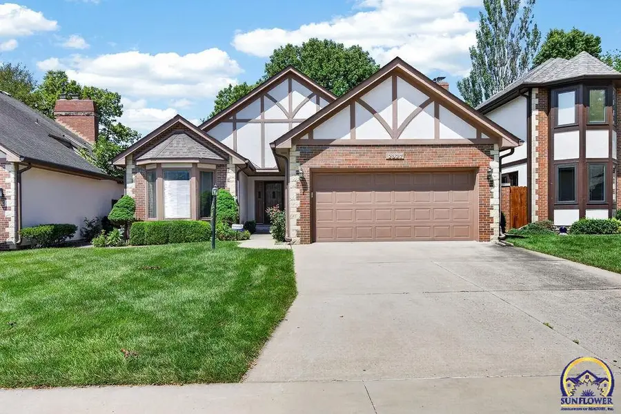 2327 SW Brookhaven Ln #7, Topeka, KS 66614 - #2