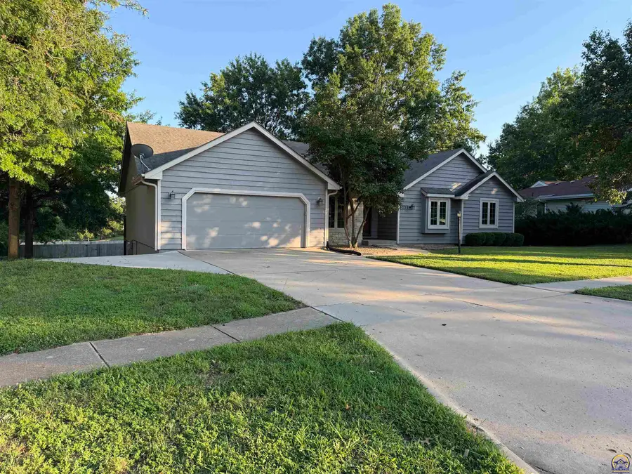 6225 SW 23rd St, Topeka, KS 66614 - #2