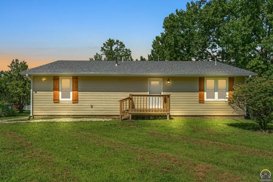 8011 SE Croco Rd, Berryton, KS 66409 - #2