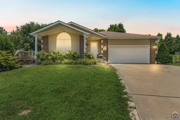 4447 SE Weekley Ct, Tecumseh, KS 66542