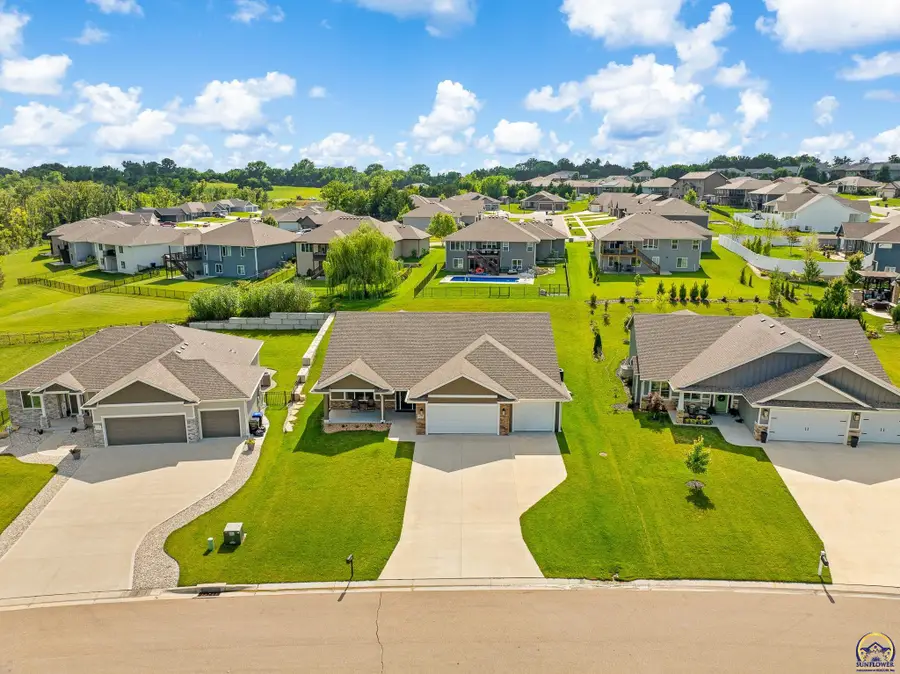 5511 SW Timber Ridge Ln, Topeka, KS 66610 - #2